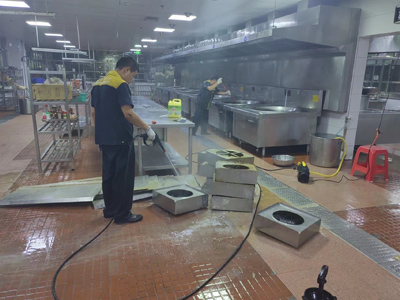 深圳大型市政油烟机清洗定期检查安全隐患(图2) 深圳大型市政油烟机清洗定期检查安全隐患(图2)